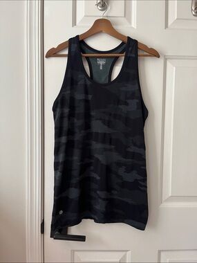 📸 Athleta • Black & Charcoal Camo Performance Racerback Tank Top • Size M